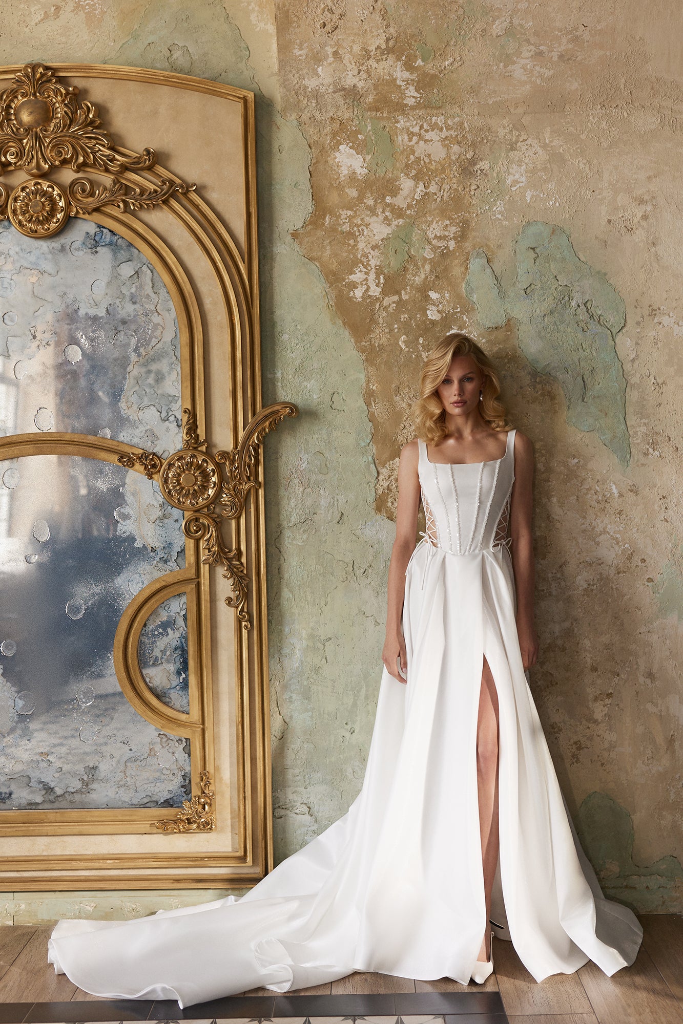 AMIRA Elegant Minimalism Wedding Dress