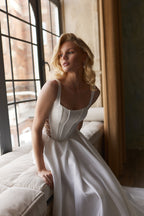 AMIRA Elegant Minimalism Wedding Dress